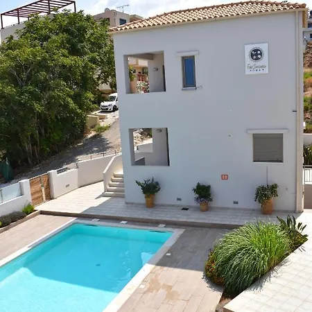 Σπίτι διακοπών Four Seasons Homes