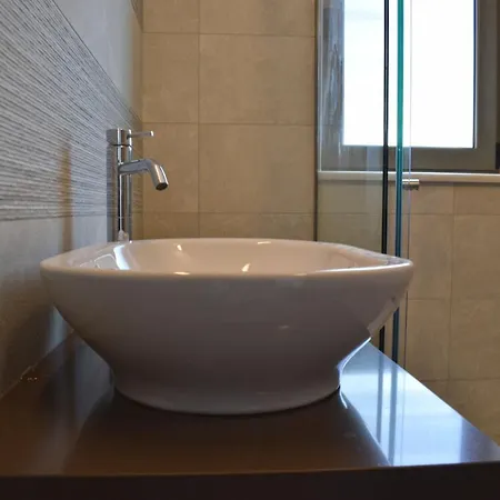 Four Seasons Homes *